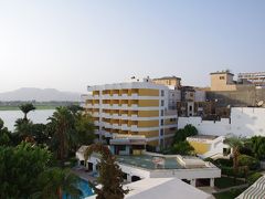 本日の観光は終了。イシスホテルに宿泊する。
プールがあったので、暑さしのぎでちょっと入る。