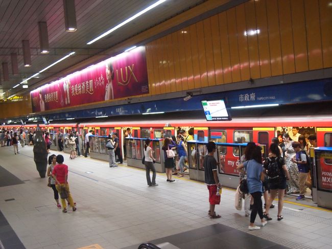 それにしても駅がきれいです〜。