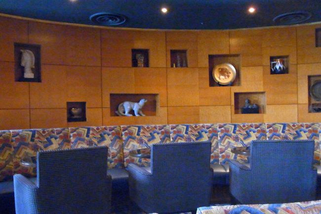 夏休み代わりの一泊旅行なので、ちょっと贅沢にガーデンスイート宿泊。チェックインは特別フロアのラウンジです。　<br />ちなみに１Fのフロントでは、15時のチェックイン時にハンドベルの演奏がされていて、こちらも素敵でした。