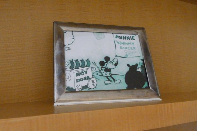 リビングボードにあるアート作品も素敵です。