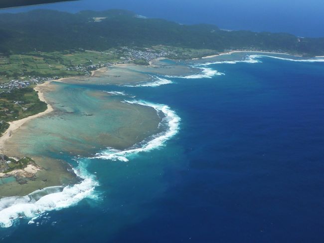 飛行機は奄美空港を飛び立ちました！<br />綺麗な海が見えました！