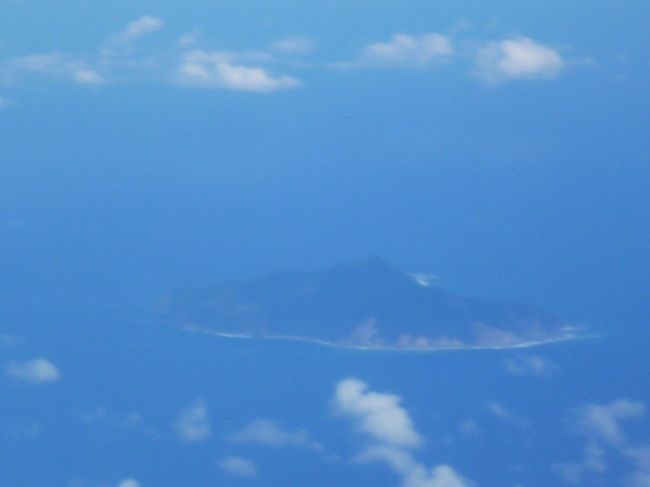 飛行機からは悪石島をはじめとするトカラ列島の島々が見えました。