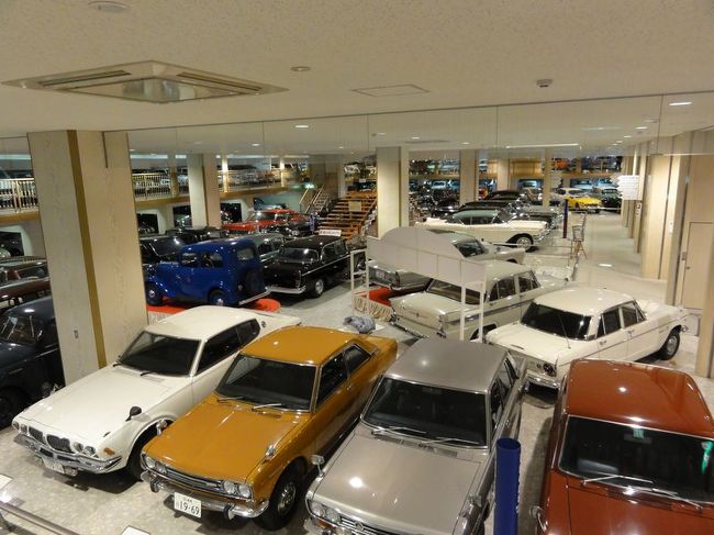 以前、トヨタ博物館に行ったことがありますが、自動車の密集度はコッチが上です。台数や価値で言ったら分かり兼ねますが、ここも自動車好きなら一見の価値アリです。