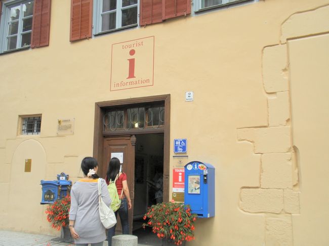 ツーリストインフォメーションへ。今日は祝日なので、ここで何か面白いものはないかな･･･。