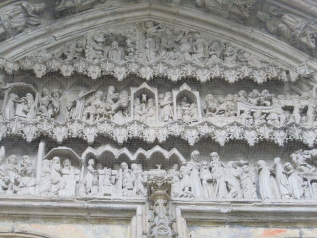 入口のレリーフすごすぎます！