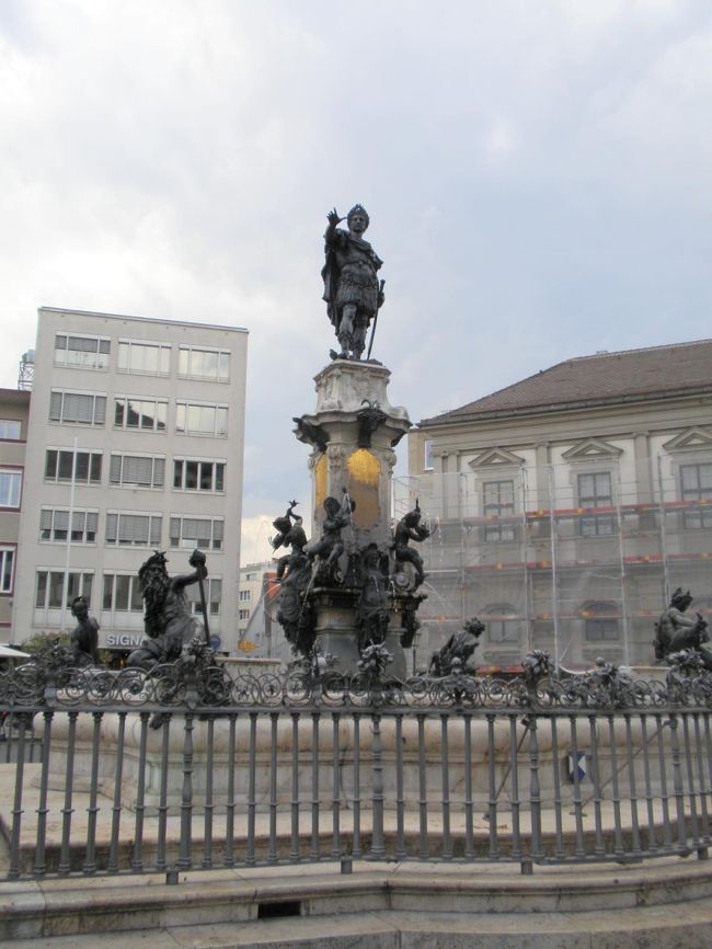 アウグストゥス(ローマ初代皇帝オクタヴィアヌス）の噴水。