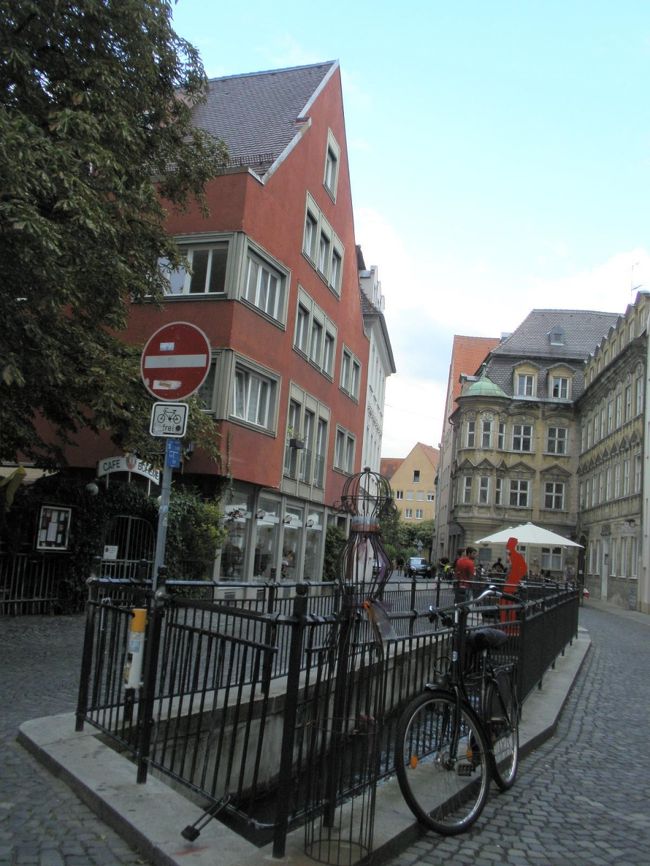 いい感じで外で食べます。