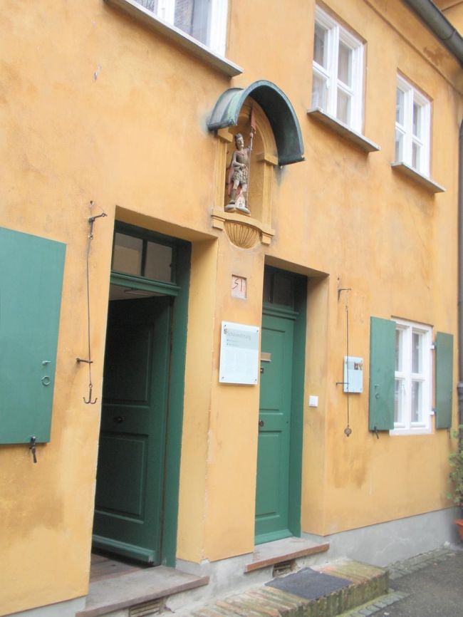 モーツアルトが住んだ部屋など残してある。<br />そうそう、博物館の中には、日本の「世界史資料集」まで！