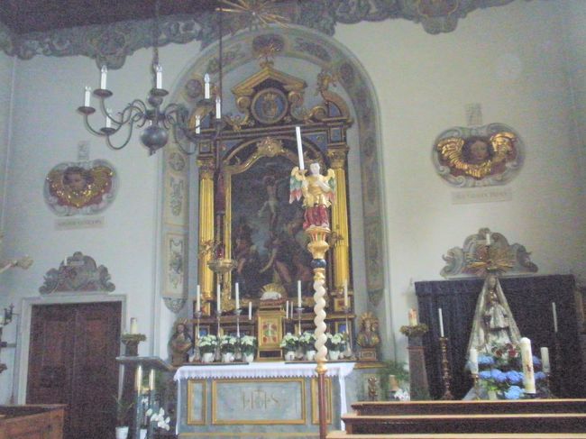 中に教会もある。