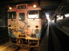 氷見線で乗車したハットリくん列車。
高岡駅での撮影です。
今は塗装変更で違うデザインになっているのではないでしょうか。