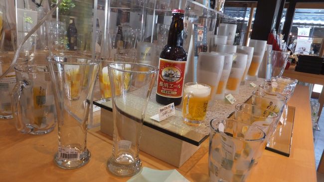 引き続き、黒壁散策。<br /><br />ビールのグラスやジョッキを扱う店・青い鳥。