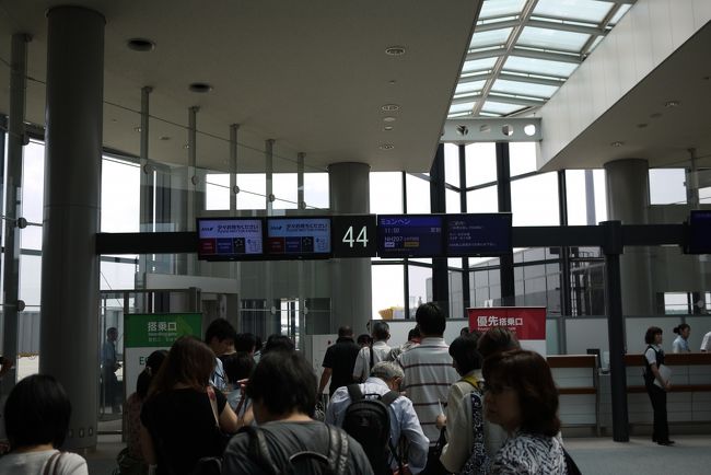 地下通路を利用し第４ﾀｰﾐﾅﾙに移動し、今回は44番ｹﾞｰﾄから搭乗です。最も気分が盛り上がる時間帯です。