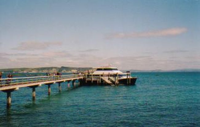 この島は観光できる曜日が決まっていて、１日１５０人の予約客しか見学できないという穴場中の穴場ということでとっても楽しみ(^^)<br /><br />事前に現地の友人が予約してくれました。<br />