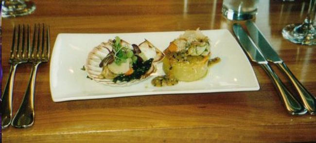 <br />今晩の夕食は、スカイタワーの展望レストランでビュッフェディナーです。<br />実は昨晩来たのですが予約がいっぱいで入れず予約したのでした。要予約です！<br /><br />前菜だけ付いていて、マッシュポテトを帆立貝で包んで焼いた物でした。おいしかったです。<br />