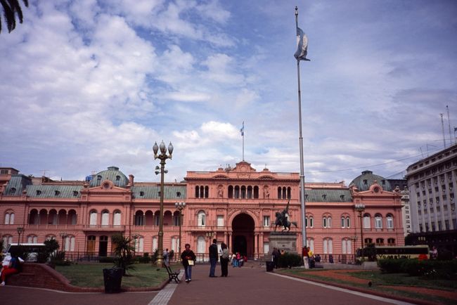 【La Casa de Gobierno】<br /><br />大統領府（カサ・ロサーダ）1873年から94年にかけて建設されたスペイン・ロココ調の建物