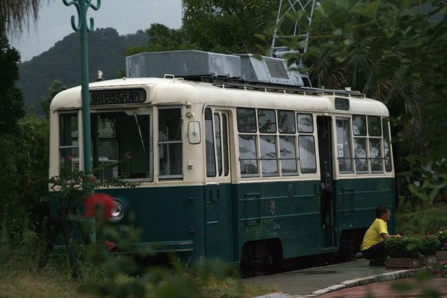 ▼呉ポートピアパーク<br /><br />　ここに置かれている電車は、呉市電廃止に伴い、愛媛県松山市の「伊予鉄道」に移籍して、「モハ５０型1001〜1003号」として走っていた車両です。 <br />