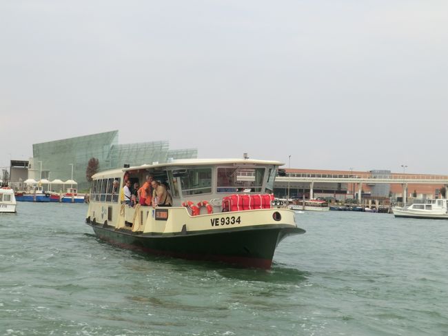 コンナ感じの船で移動しますです・・・２８ユーロ４８時間・・・罰金は５０ユーロ