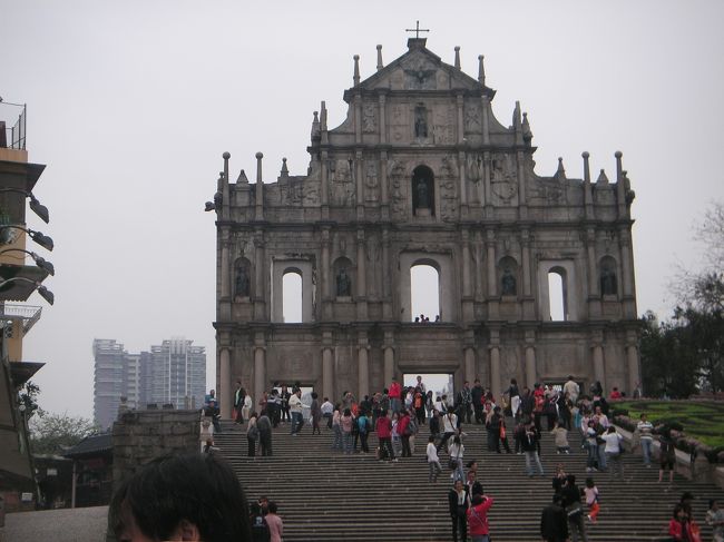 表だけが焼け落ちずに残った聖ポール天主堂跡