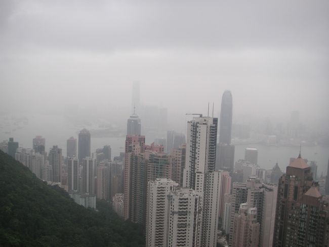 シルクドソレイユのショーを堪能し、再び香港へ！<br />ビクトリアピークにのぼるも、今日も残念なお天気でした。。。
