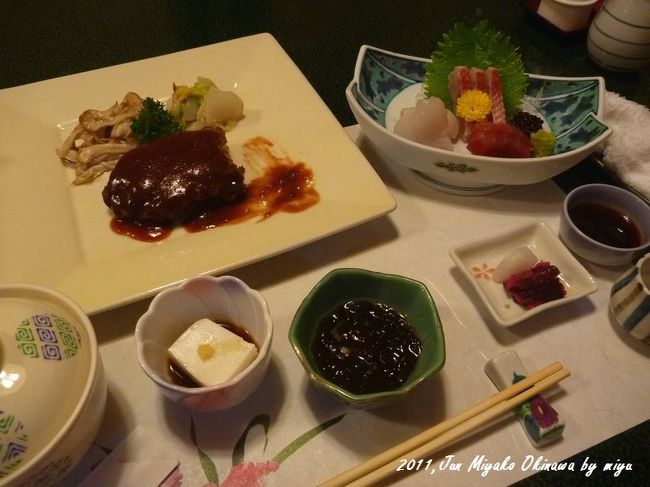 料亭さくらの<br /><br />ハンバーグ定食　2000円未満位だったかな？<br />牛肉がしっかり使われてて、ジューシーでしたよ！<br /><br />あとは、刺身とかおかずが何点かついていて<br />安いです。この量で！