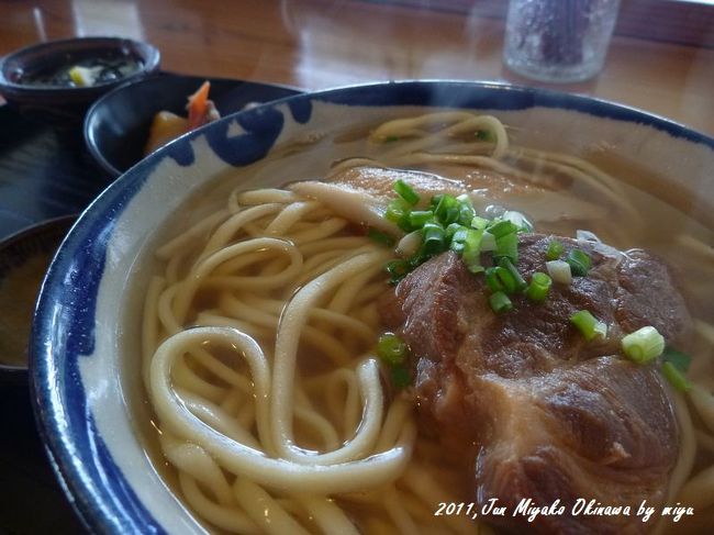 最終日に食べた、宮古島のソーキソバ。<br /><br />あまり好きではないけど、宮古島のソーキは<br />味が、濃いめでだしの味がして美味しかった！<br /><br />チャーシュー？これは迫力ありすぎ！<br />二日酔いだったため、このチャーシューは<br />完食できず・・・無念。<br /><br />本当にグットテイスト！
