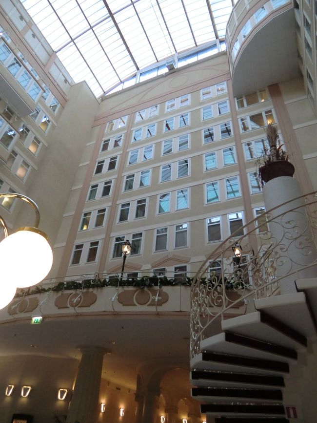 スウェーデン ソレンチューナ<br />ホテルのロビー。吹き抜けになっています。