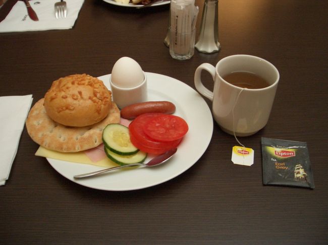 スウェーデン ソレンチューナ<br />ホテルの朝食。ビュッフェです。