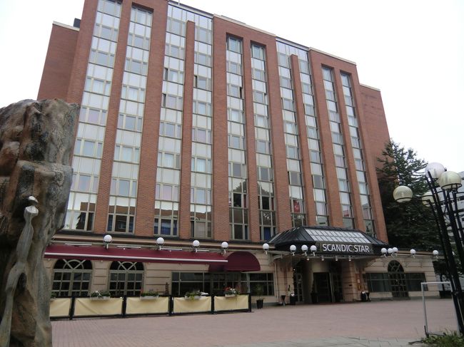 スウェーデン ソレンチューナ<br />ホテルの外観。<br />ストックホルム郊外のソレンチューナ駅のすぐ側にあります。