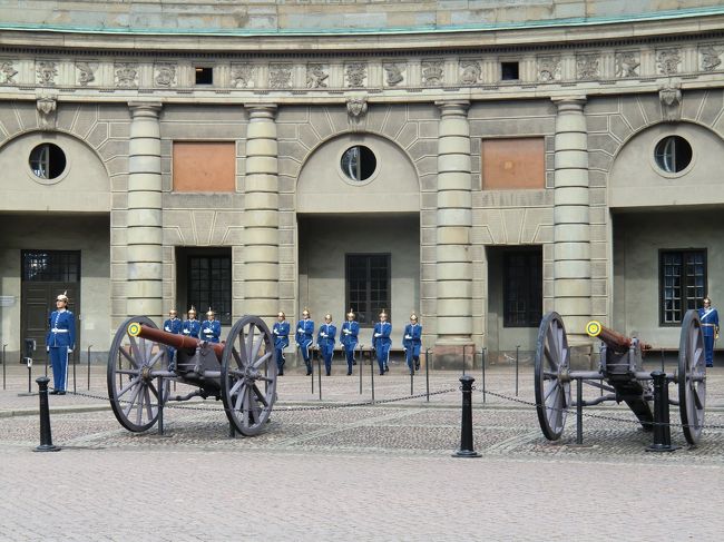 スウェーデン ストックホルム<br />ガムラ・スタン。王宮。<br />午前10時の衛兵交代。