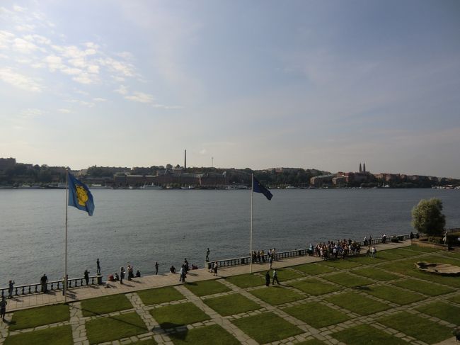 スウェーデン ストックホルム<br />市庁舎。<br />窓から見た外庭とリッダー湾。