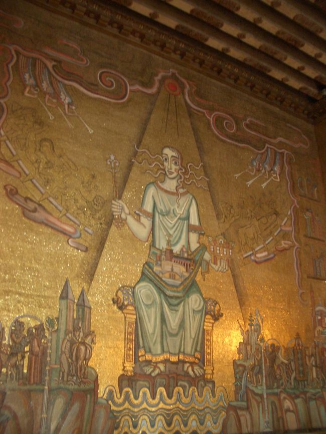 スウェーデン ストックホルム<br />市庁舎。黄金の間のメーラレン湖の女王の壁画。