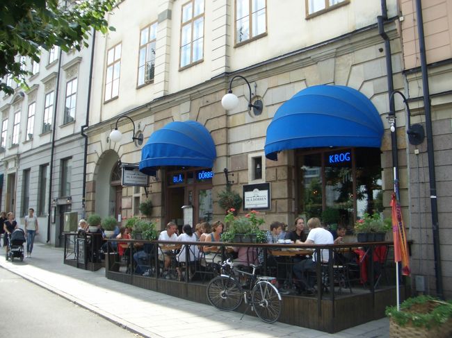スウェーデン ストックホルム<br />ソーデルマルムにあるレストラン「ブロー・ドレン」。<br />テラス席は満席です。
