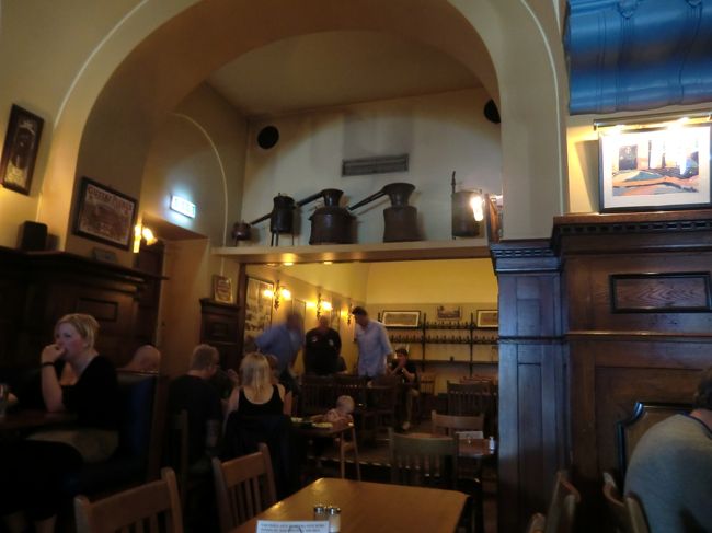 スウェーデン ストックホルム<br />レストラン店内。