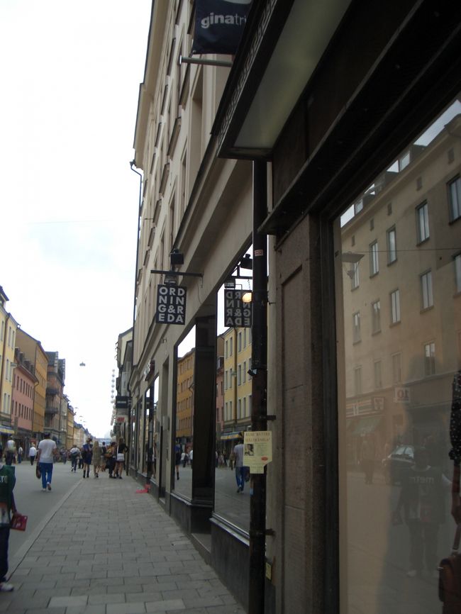 スウェーデン ストックホルム<br />ソーデルマルムのヨータ通り。<br />「ORDNING&amp;REDA」はステーショナリー専門店。