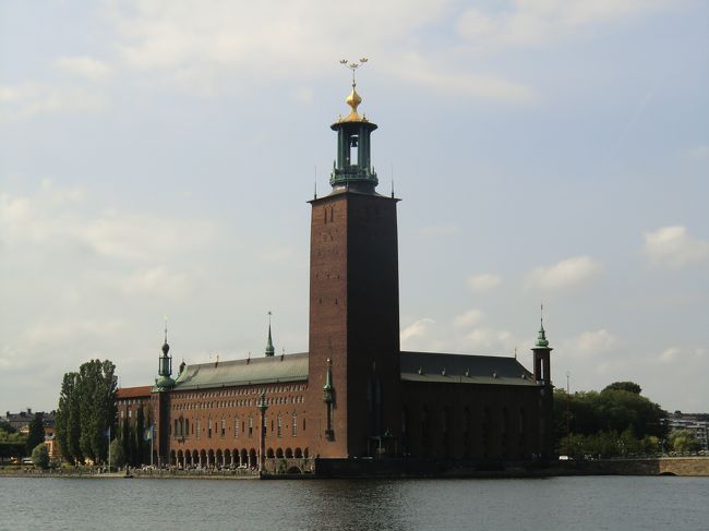 スウェーデン ストックホルム<br />対岸から見た市庁舎。