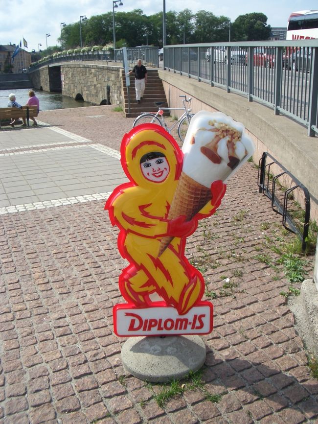 スウェーデン ストックホルム<br />北欧でしばしば見かけた「DIPLIM IS」。<br />ノルウェーのアイスクリームメーカーのようです。