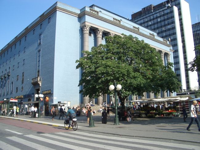 スウェーデン ストックホルム<br />新市街のコンサートホールと市場。