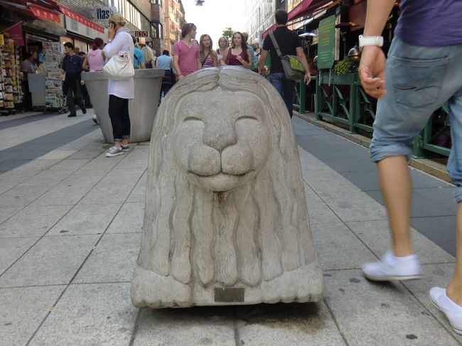 スウェーデン ストックホルム<br />新市街の通り。