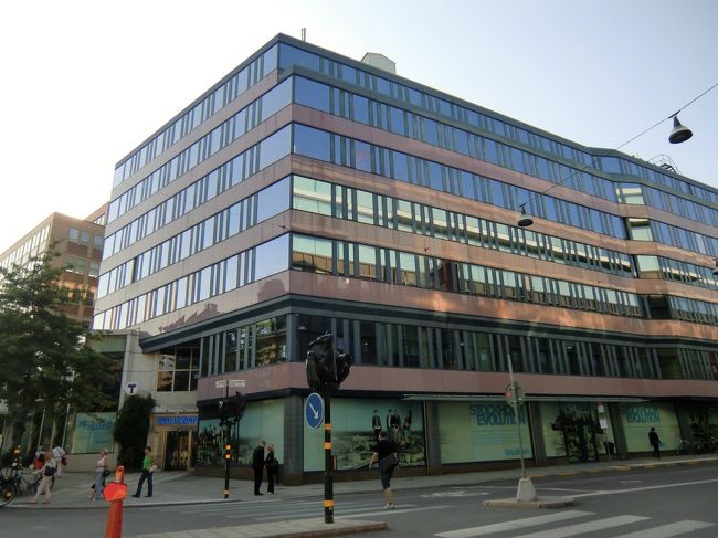 スウェーデン ストックホルム<br />新市街のショッピングセンター「ガレリアン」。