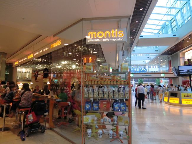 スウェーデン ストックホルム<br />ガレリアン内のカフェ「montis」。