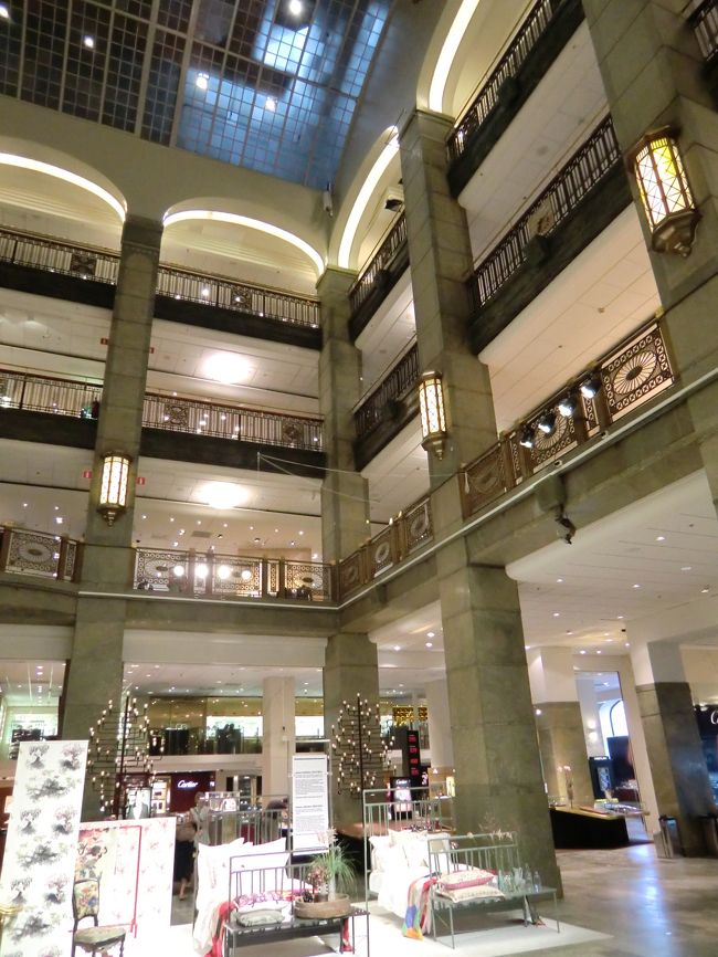 スウェーデン ストックホルム<br />新市街のデパート「NK」内。