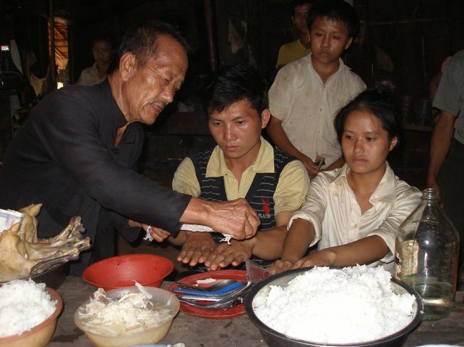 どうもこの二人のカップルが主役のようだ。