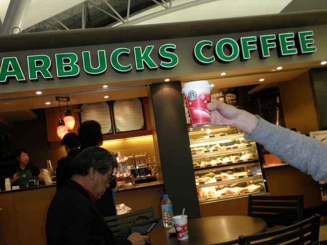 今回はIACEトラベルの<br />ジェットスターで行く！嬉しい“鼎泰豐”での小籠包の夕食付き♪台北＆九ｲ分4日間！ <br />で行ってきたよ。<br /> <br />関空１７時発なんで空港でまったり（*´ー｀*)