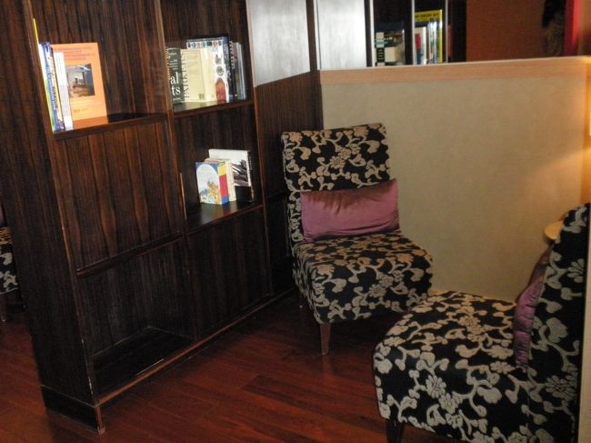 無料でドリンクが飲める図書室