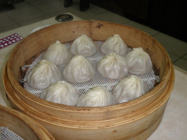 小籠包<br /><br />おいしいけど．．<br />ガイドブックで見た火傷しそうな熱さではなかったなぁ