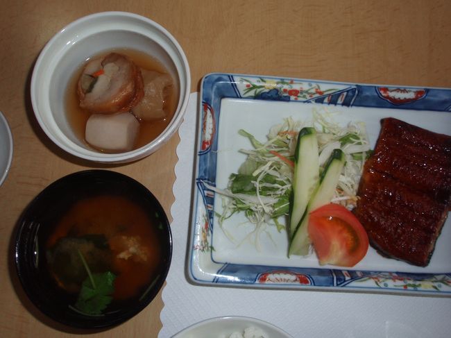 夕方早くにホテルに帰ってきて、お風呂に入って、のんびり出来ました。<br /><br />でもこの日は、歩いて５分の港まで行ってみましたよ。