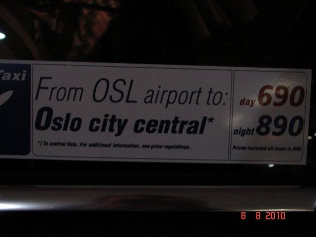 空港から市内へのタクシーは定額制で明朗会計。<br /><br />朝6時からは690、夜は890クローネ。<br />夜の時間帯がいつからだったか失念。<br />思い出したら追記します。<br />