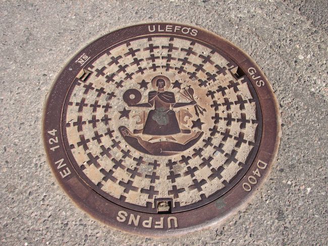 さて観光開始。<br /><br />先ずはマンホールから。<br />