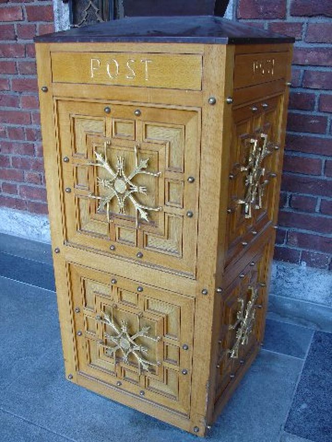 入り口にあったこれはなんとポスト。<br />