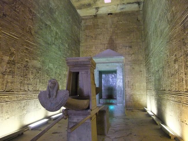 至聖所に祭られた聖なる船。